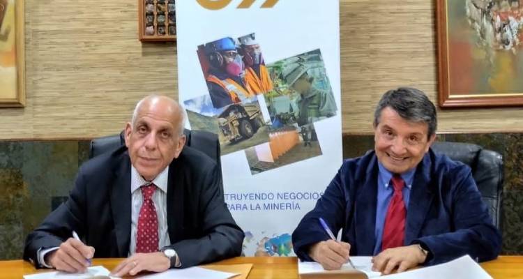 Cámara Minera de Chile e Ingeniería Industrial de la U. de Chile firman convenio de colaboración