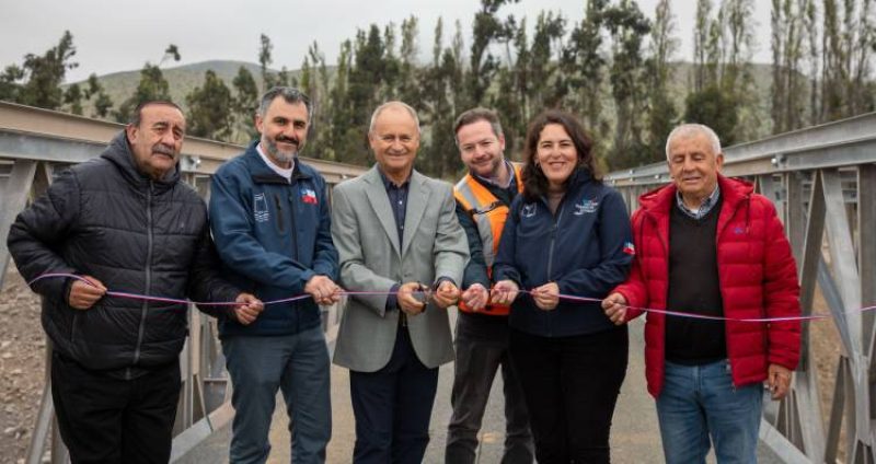 MOP inaugura puente mecano de Los Loros en Freirina