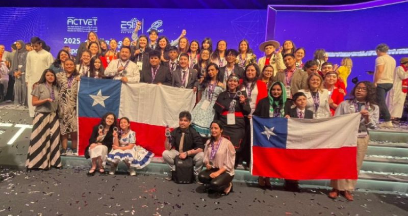 Estudiantes de Chañaral ganan feria científica en Dubái con repelente natural