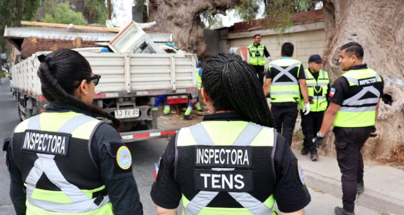 Personal municipal retira más de 10 toneladas de escombros en Copiapó